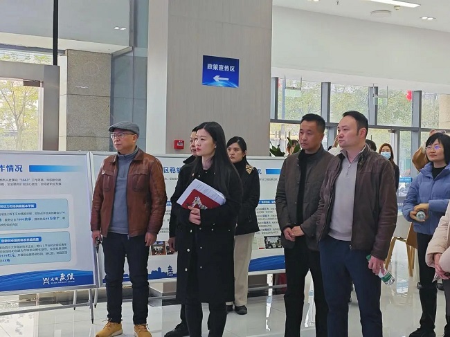 武侯區(qū)多部門(mén)領(lǐng)導(dǎo)聯(lián)合考察調(diào)研瑞方人力運(yùn)營(yíng)的武侯區(qū)人力資源市場(chǎng) 第2張 武侯區(qū)多部門(mén)領(lǐng)導(dǎo)聯(lián)合考察調(diào)研瑞方人力運(yùn)營(yíng)的武侯區(qū)人力資源市場(chǎng) 第2張